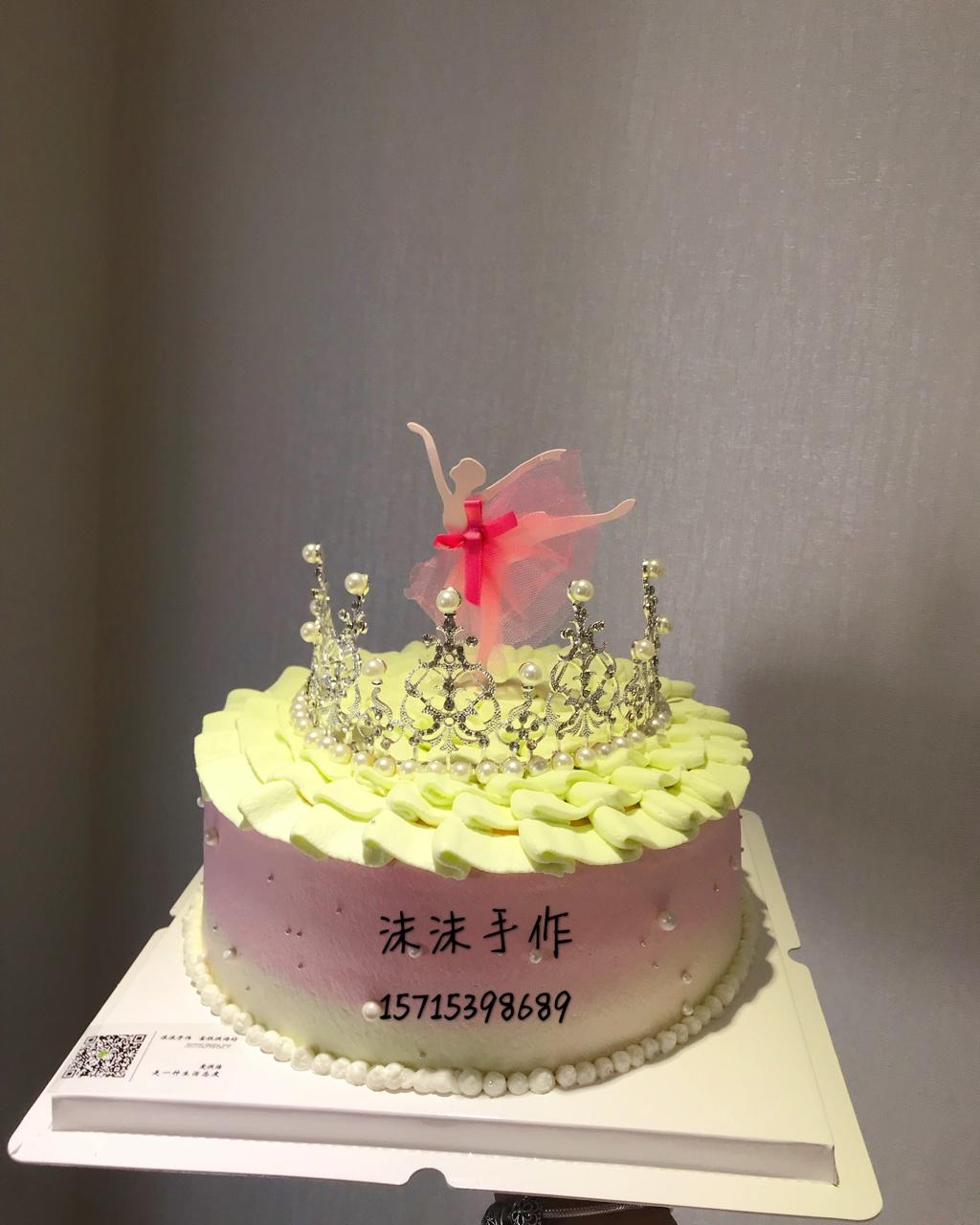 钢琴女孩造型蛋糕