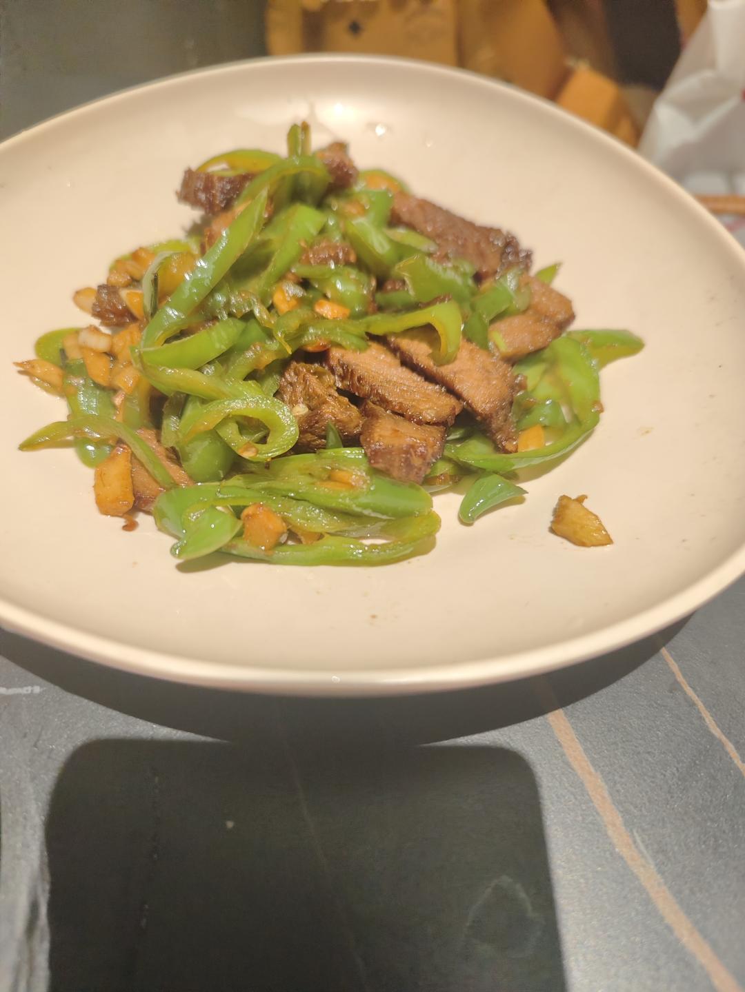 青红椒炒卤牛肉