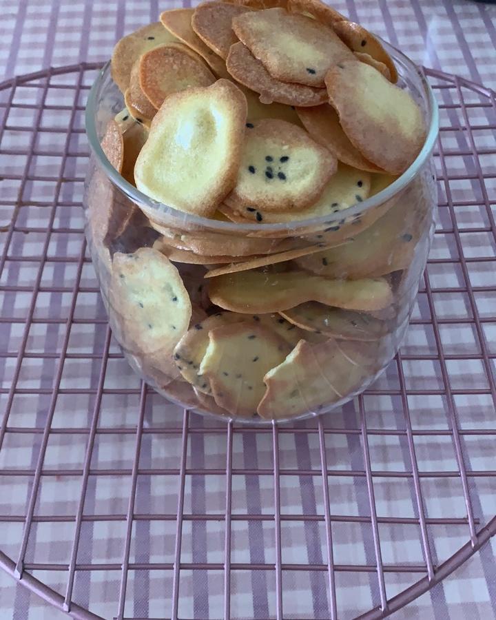 宝宝辅食：芝麻鸡蛋薄脆饼干