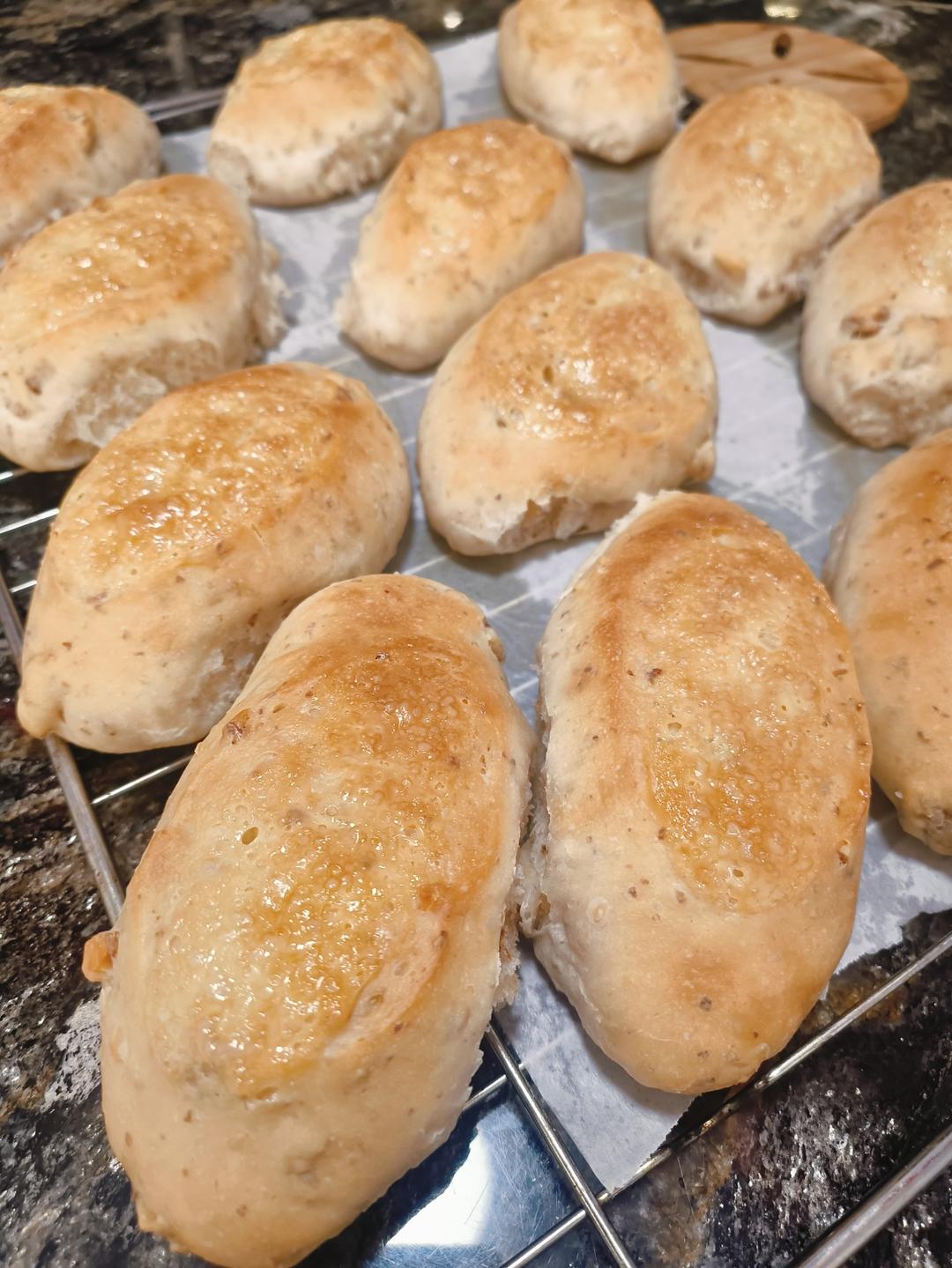 经典奶盐风味，鲜奶核桃盐面包