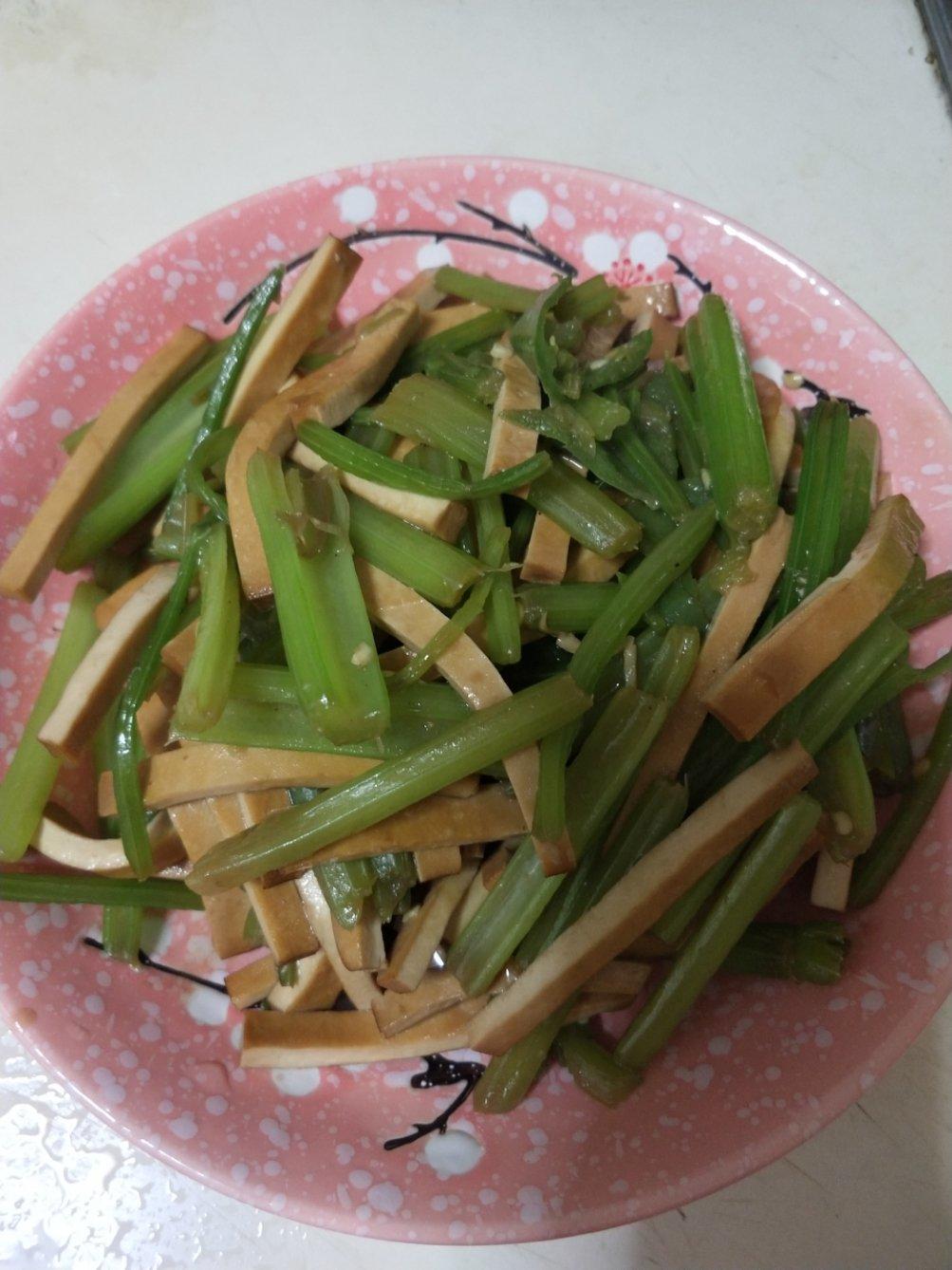 芹菜炒香干