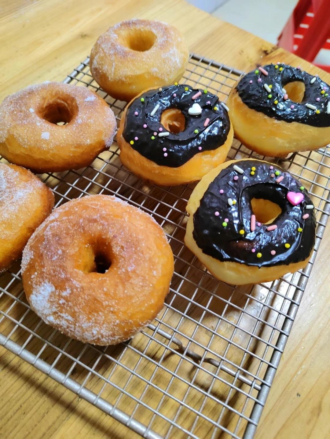 🍩超快手一小时低糖无需烤箱的甜甜圈（详细视频）