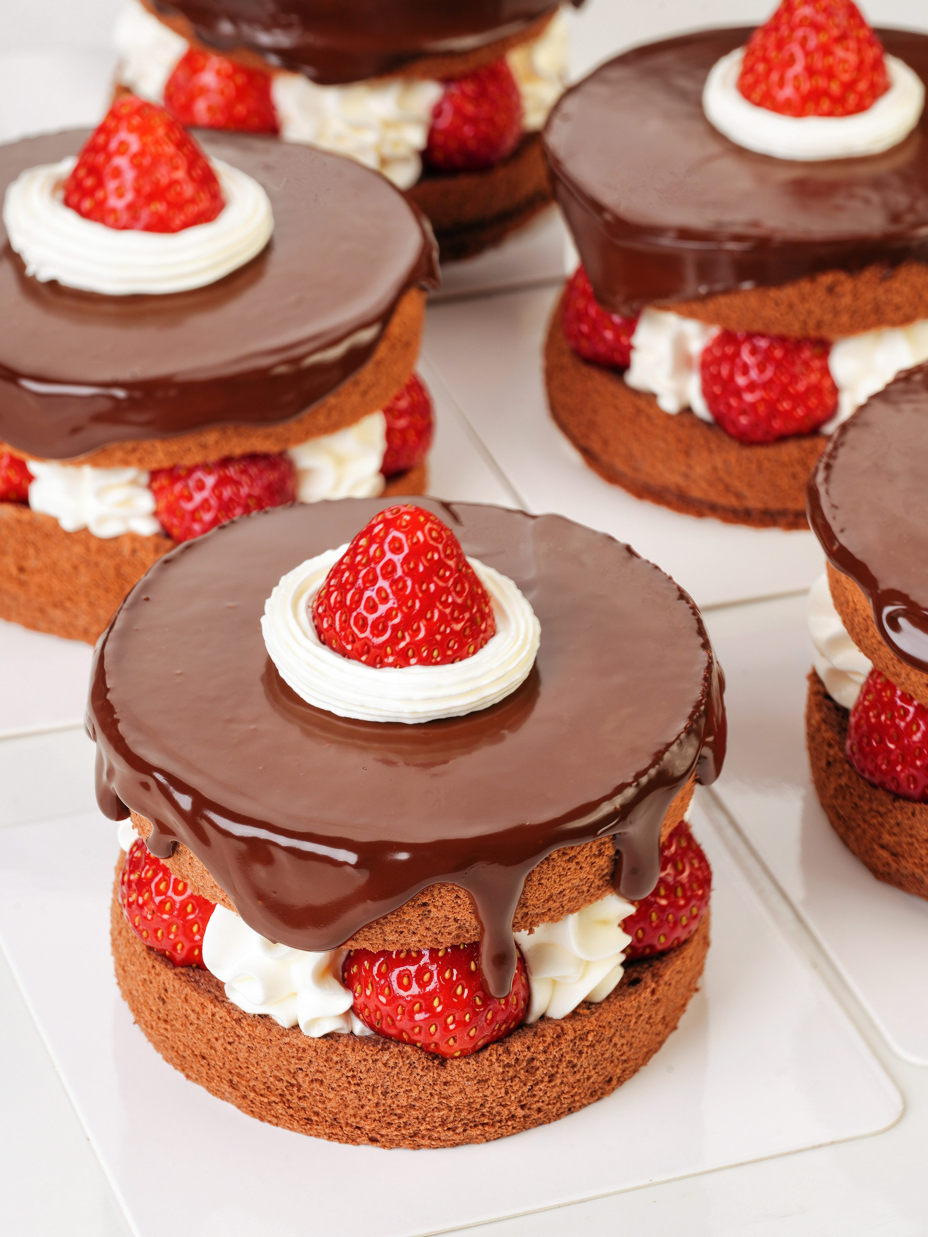 火了3年的巧克力草莓蛋糕，真的不是没道理，出单效率超快，做法简单！