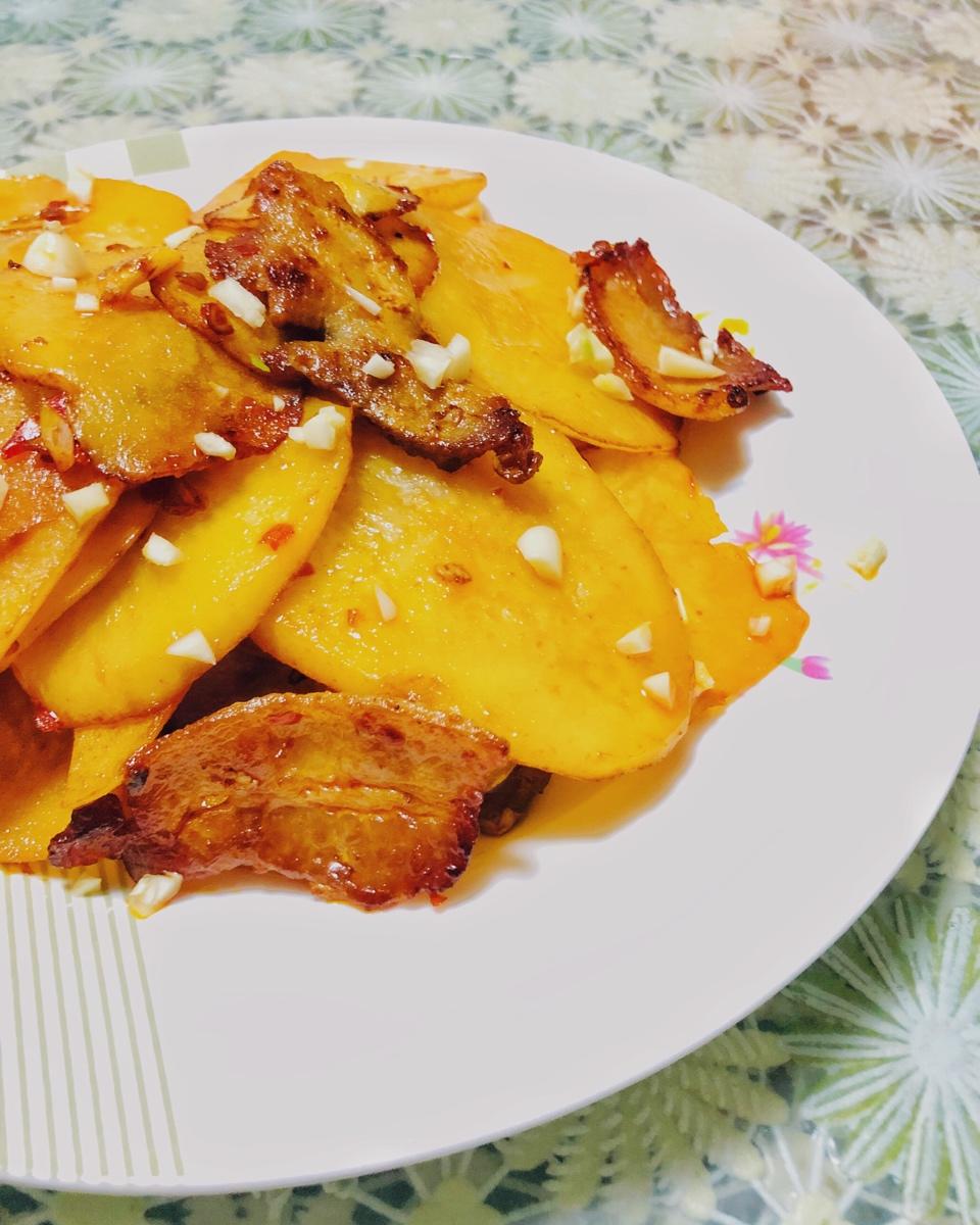 五花肉干煸土豆片
