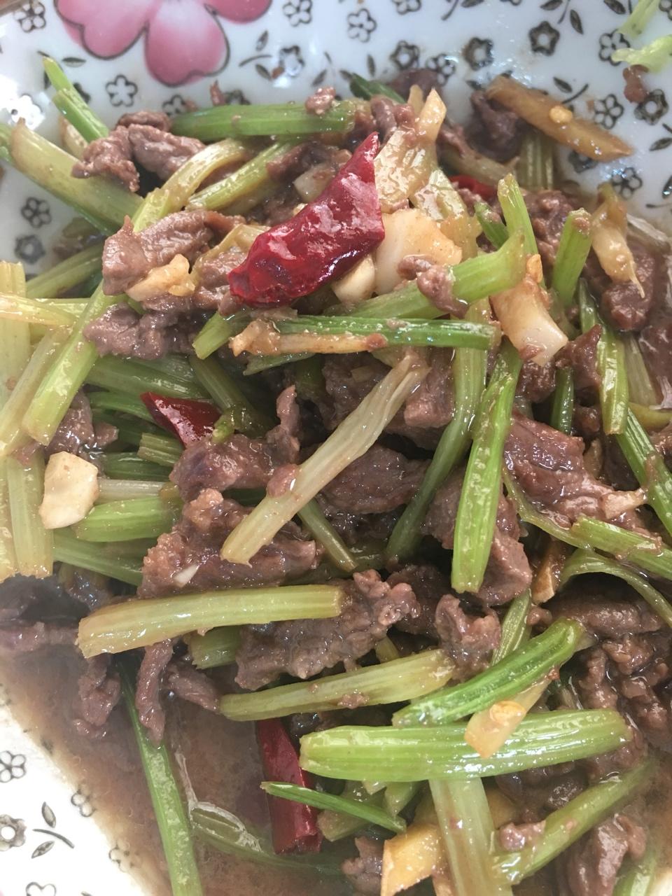 芹菜炒牛肉