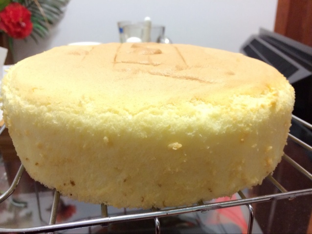 超简单完美戚风蛋糕（6寸2蛋）附打发、翻拌、脱模视频