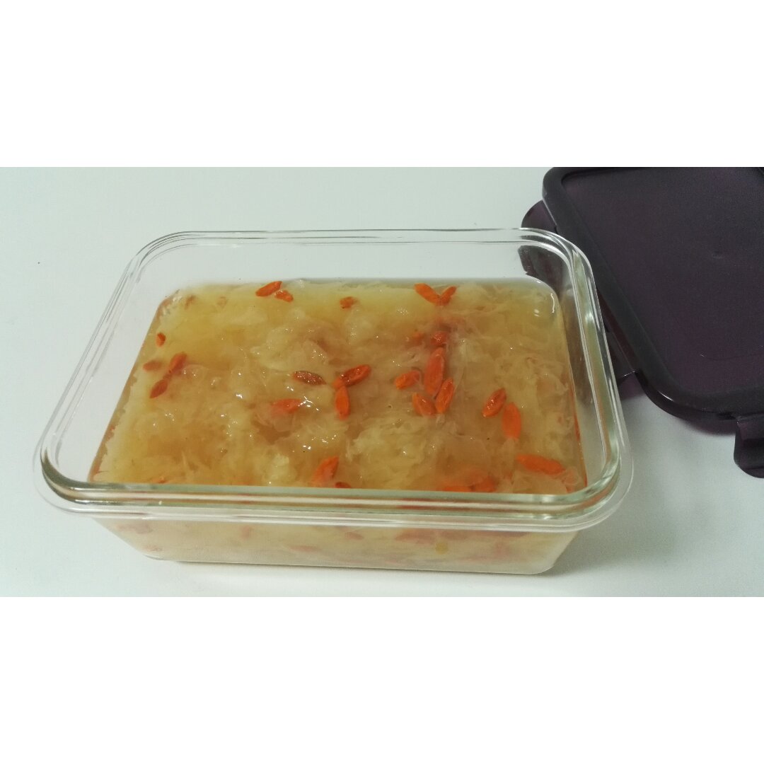 银耳红枣枸杞甜汤