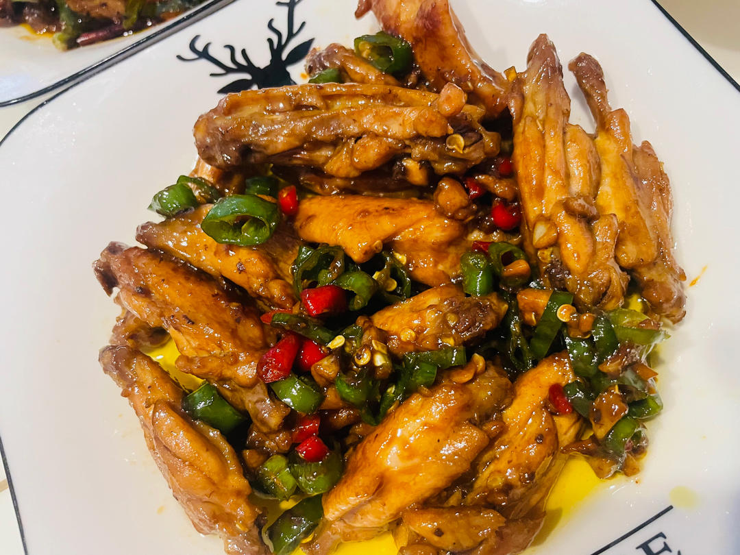 鸡翅这样做比可乐鸡翅还好吃100倍，连骨头都不放过