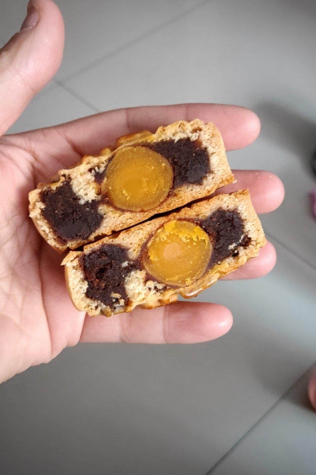 广式月饼－－蛋黄豆沙月饼