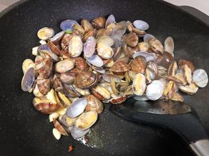 酱香炒花甲🐚蛤蜊🐚的做法 步骤5