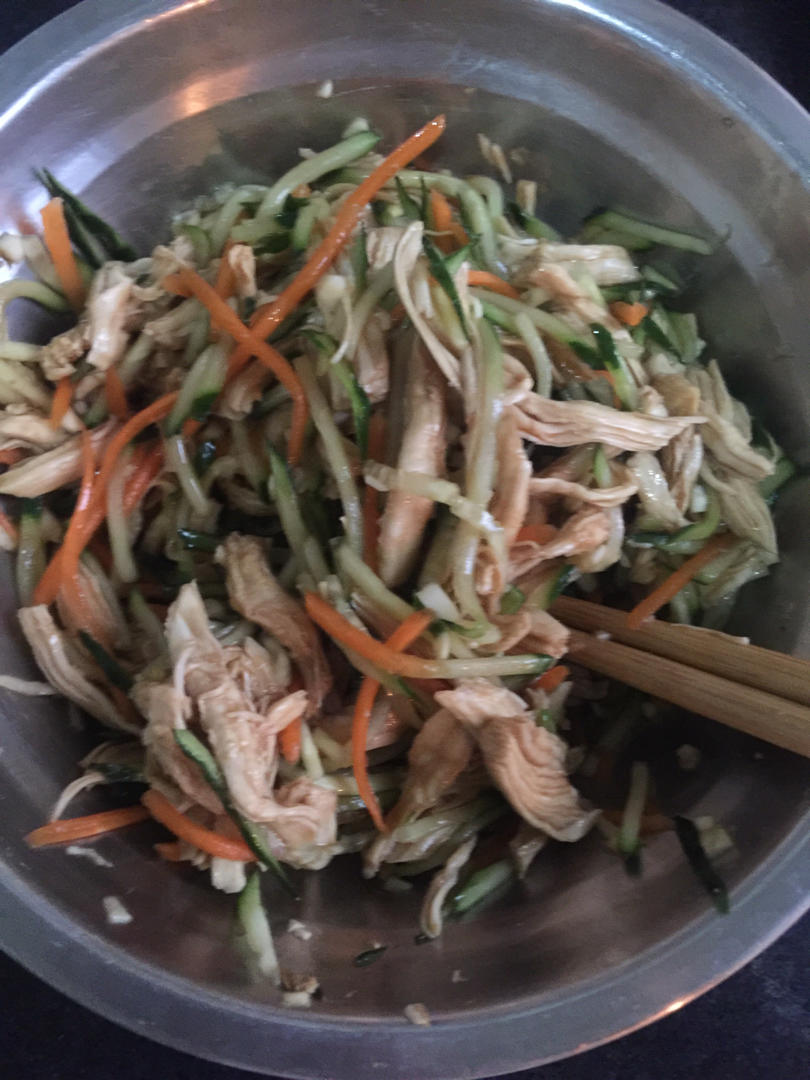 凉拌手撕鸡胸肉（减脂美味）