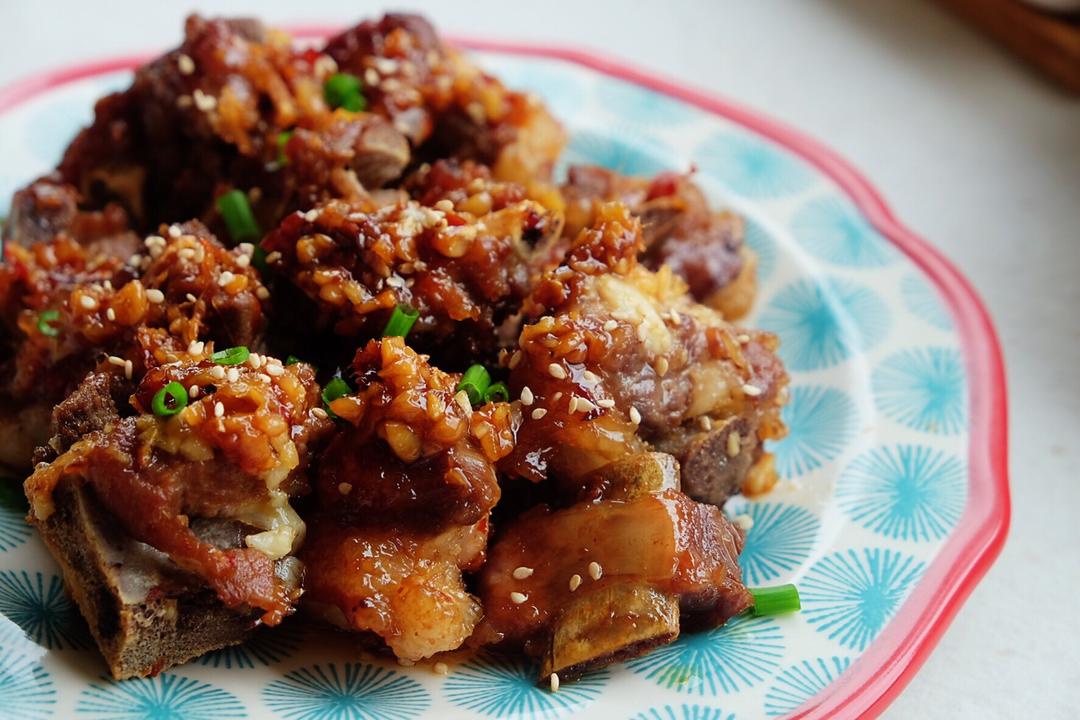 蜜制蒜香烤排骨