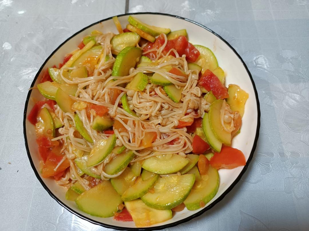 茄汁金针菇西葫芦