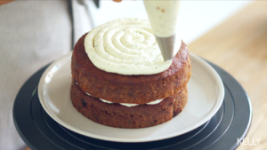 坚果胡萝卜蛋糕/香甜不腻的改良配方+装饰手法/烘焙视频蛋糕篇12「美式蛋糕」的做法 步骤32