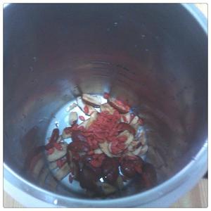 红枣枸杞蜂蜜茶的做法 步骤2