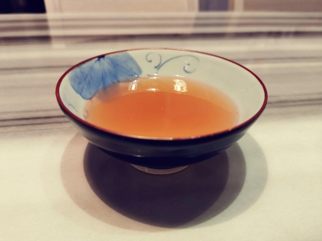 鲜榨红石榴汁：可以喝的雅诗兰黛红石榴精华