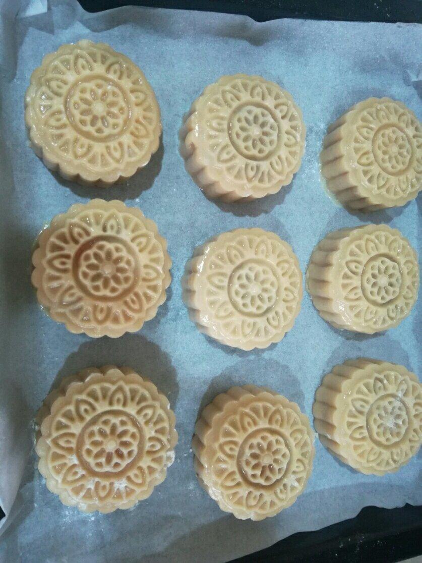 广式蛋黄莲蓉月饼