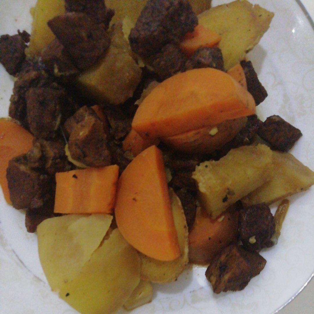 牛肉炖土豆