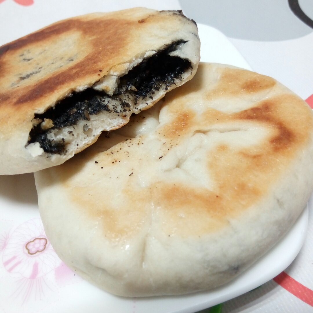 怡慧妈做的黑芝麻发面糖饼