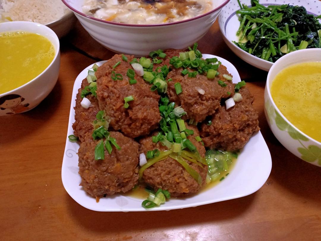 简单的红烧狮子头～拌饭太香了