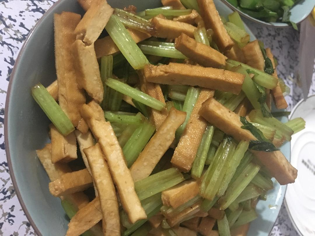 芹菜炒香干