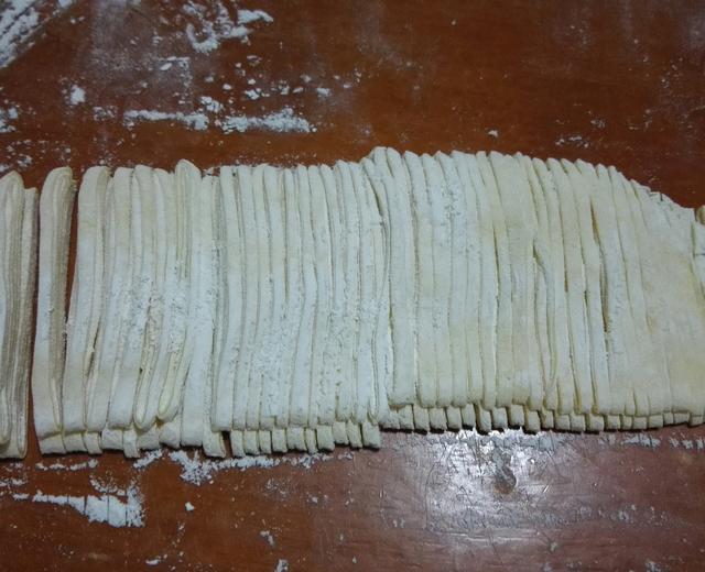 手擀鸡蛋面的做法