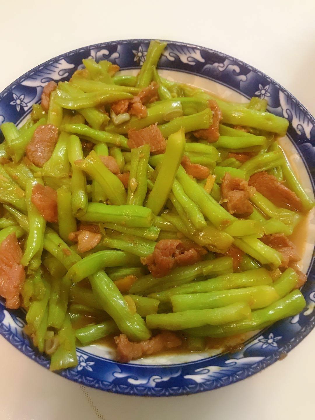 长豆角炒土猪肉