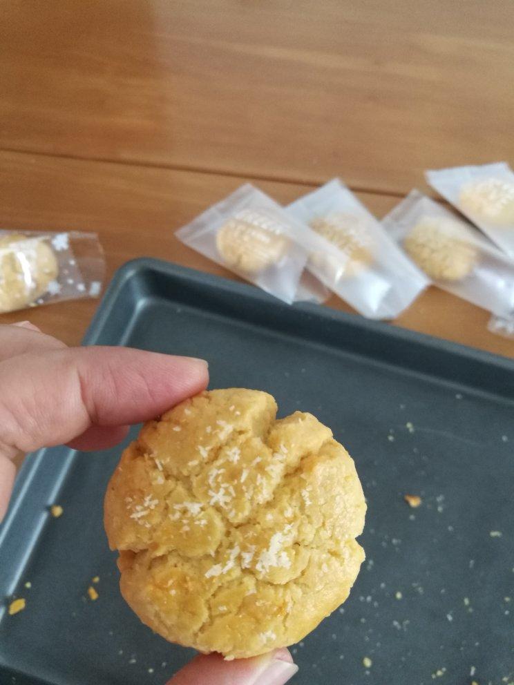 🔥日卖万盒👉椰香金沙咸蛋黄酥💥蛋黄控大爱‼️