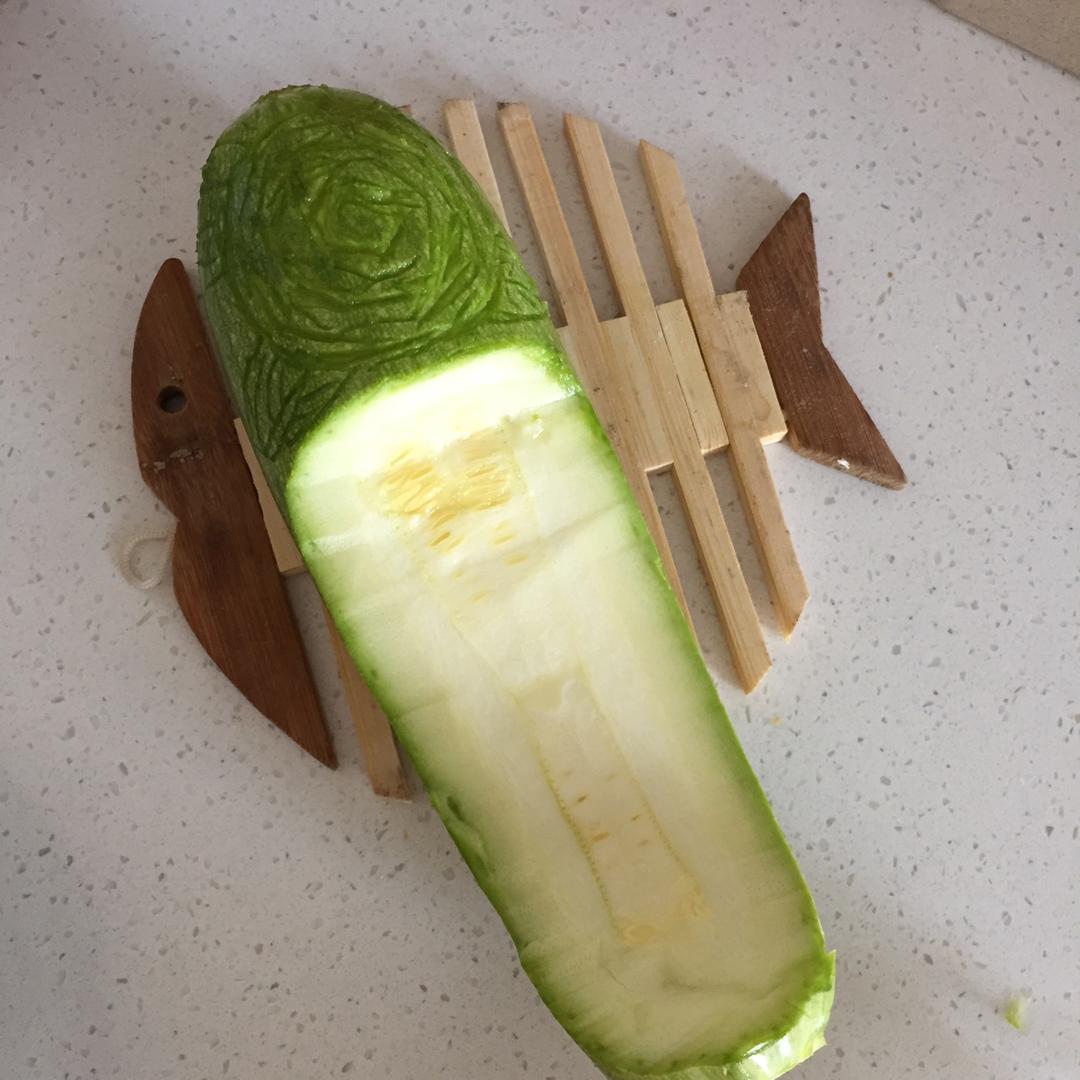 巧用西葫芦做绣花鞋