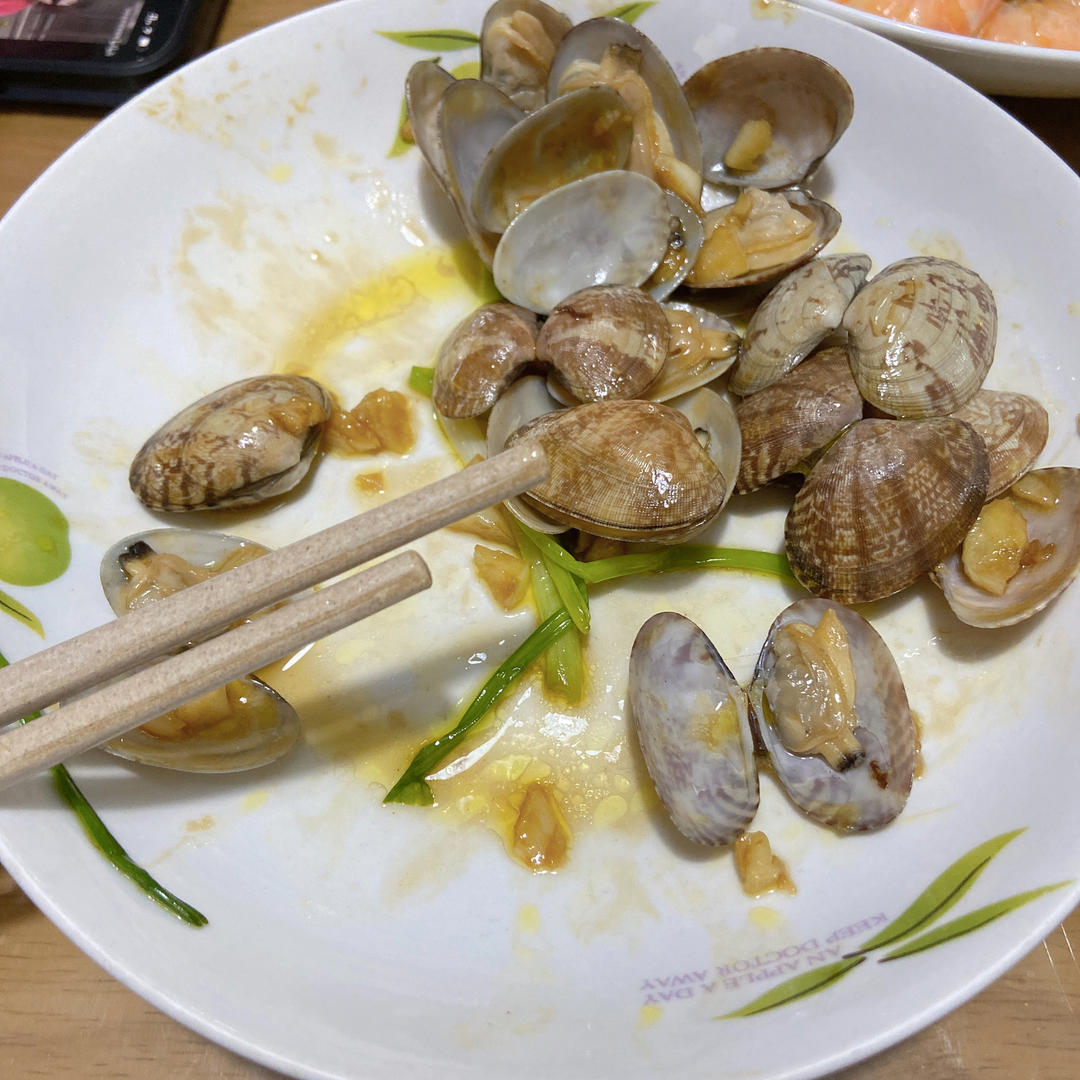 蒜香炒花甲