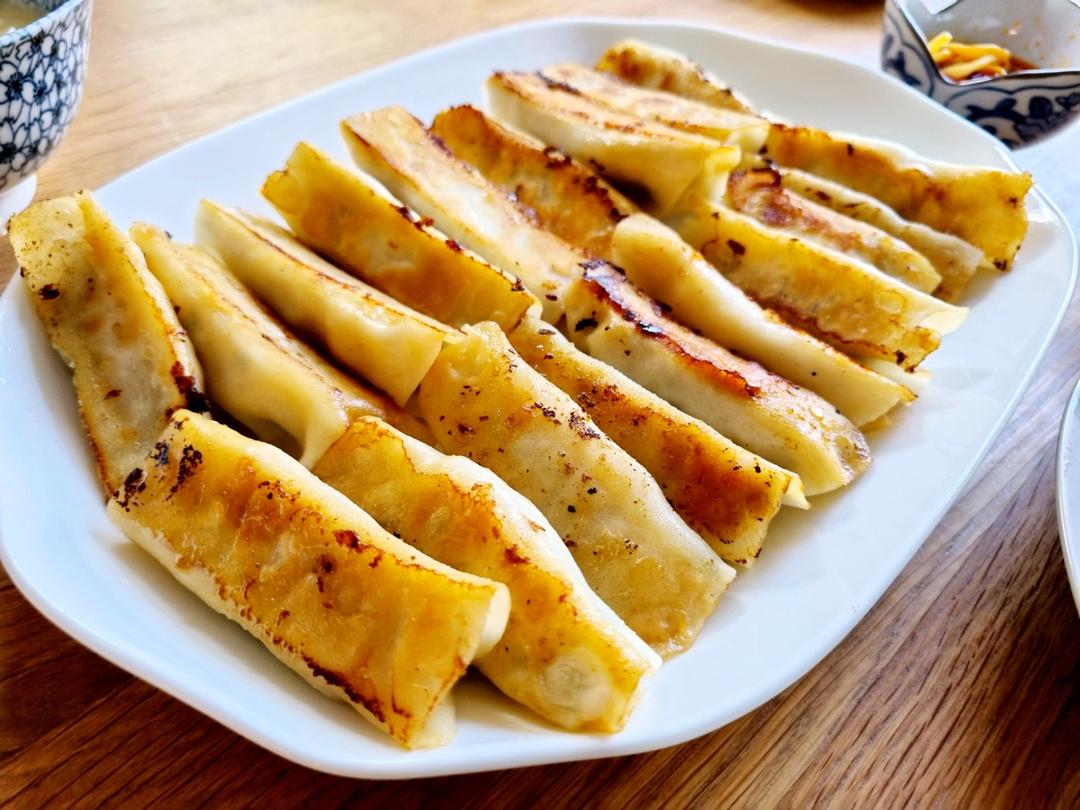 maryluke做的三鲜锅贴 fried dumplings