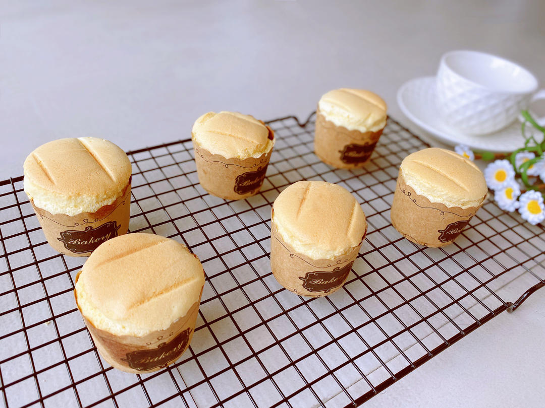 朴素版榴莲夹心戚风杯子蛋糕