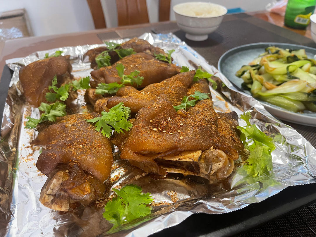 香酥烤猪蹄