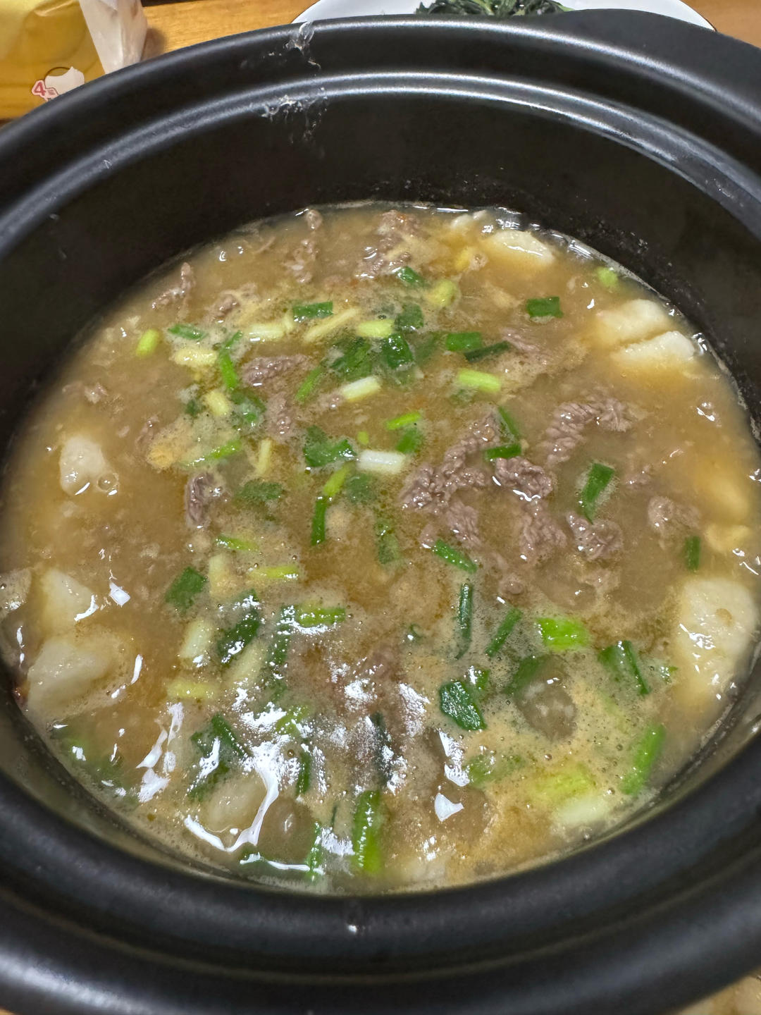 江西特色菜芋头烧牛肉，粉粉糯糯，炫了三碗米饭