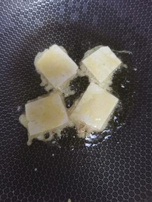鸡蛋液黄金豆腐❗轻炸不油腻❗10分钟搞定的快手菜❗的做法 步骤4