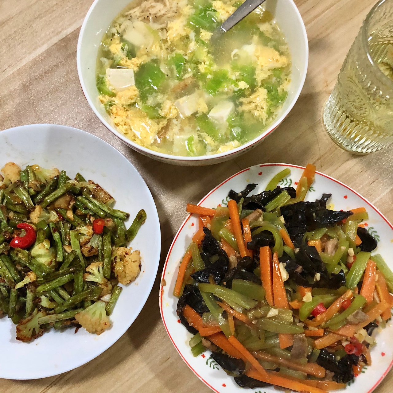 两菜一汤（微辣配清汤）三丝炒肉+干锅豆角花菜+豆腐蛋花汤