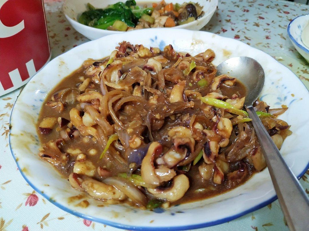 干锅酱香鱿鱼