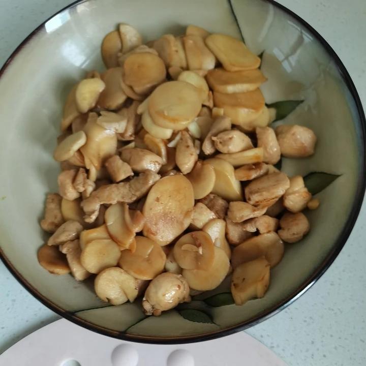 杏鲍菇炒肉