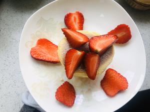元气早餐—舒芙蕾草莓松饼的做法 步骤10