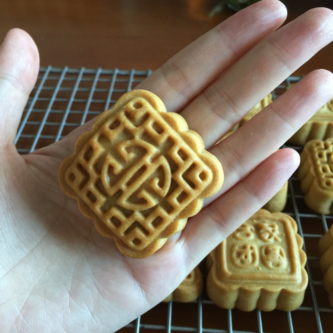 广式月饼—蛋黄莲蓉月饼