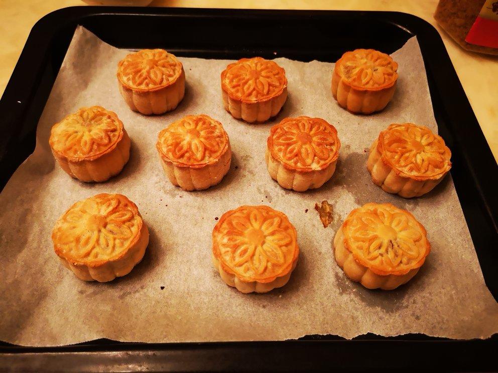 广式月饼—蛋黄莲蓉月饼