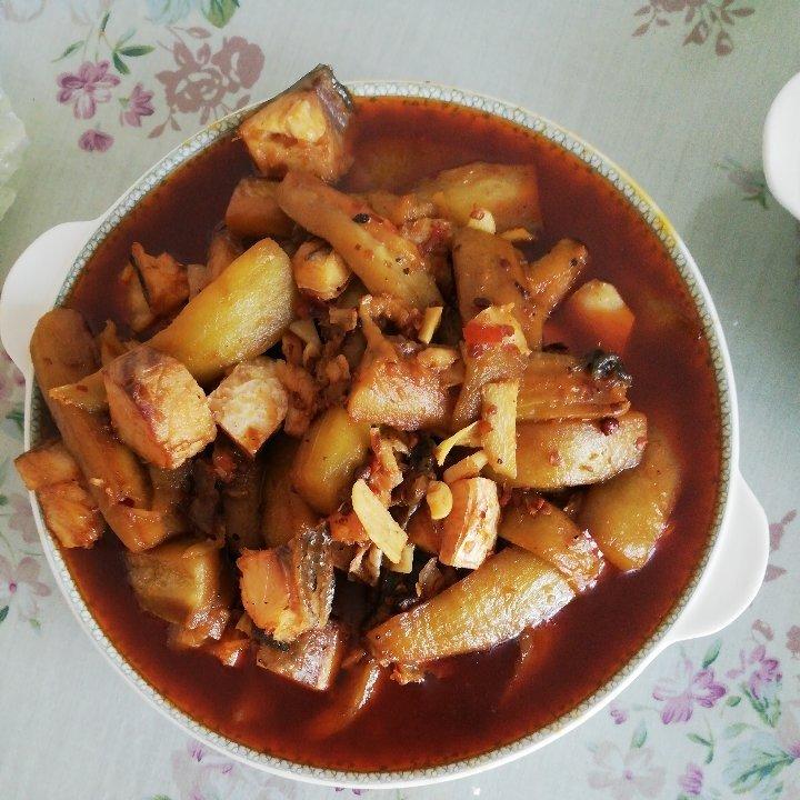 【咸鱼鸡粒茄子煲】用鱼烧茄子，广东人的下饭神器！