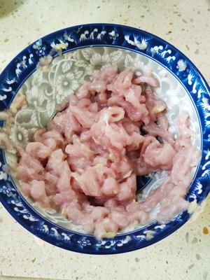 一碗有灵魂的面——青菜香菇肉丝面的做法 步骤1