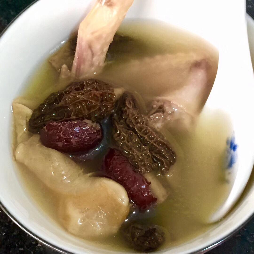 花胶羊肚菌虫草花鸡汤-教你煲广东汤