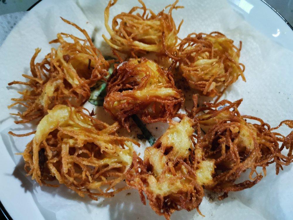 朵拉公主和小鲤鱼做的炸土豆丝丸子