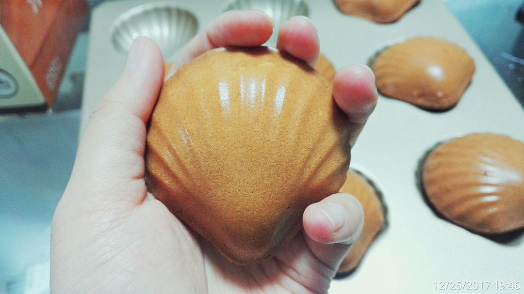 【视频食谱】太妃海盐玛德琳