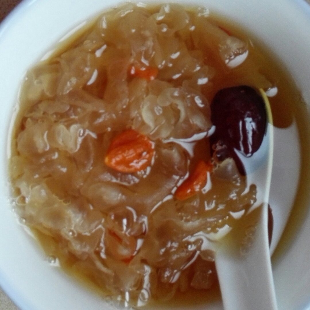冰糖银耳红枣汤