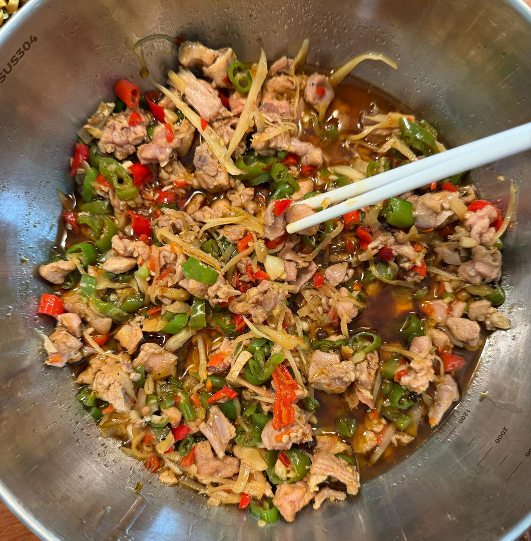 厨师长教你：自贡名菜“鲜锅兔”的家常做法，味道很赞先收藏起来