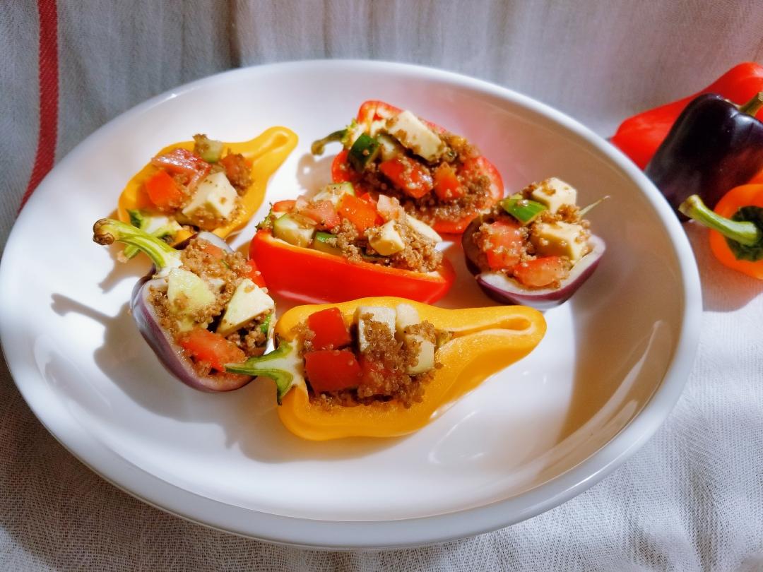 减脂100天Day77:牛油果番茄黄瓜彩椒盅