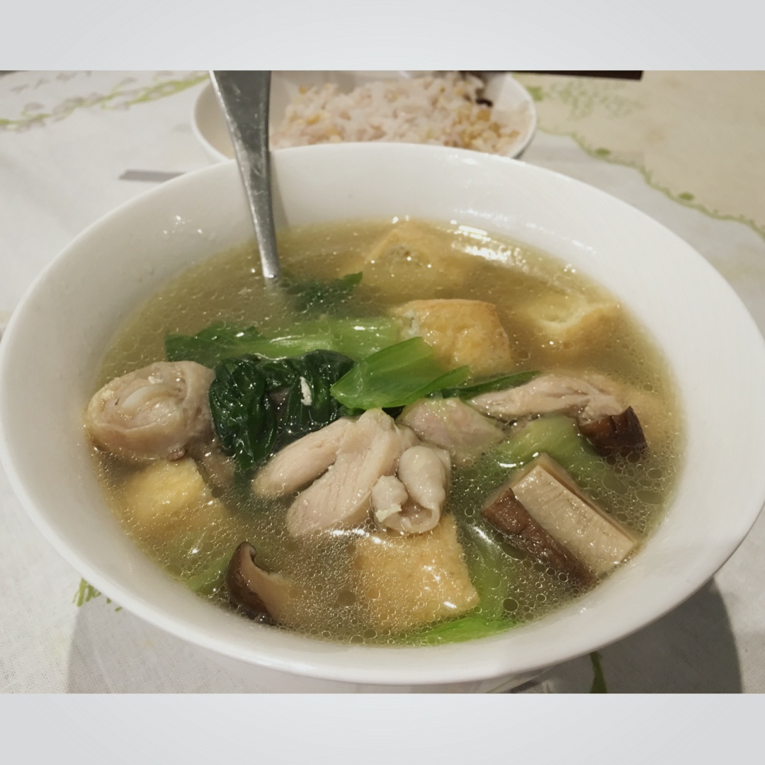 油豆腐香菇鸡腿煲